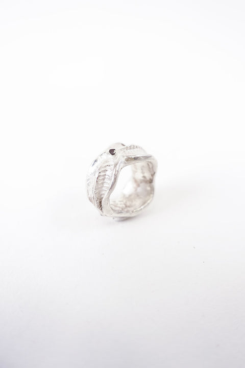 La bague Porcelaine grenat