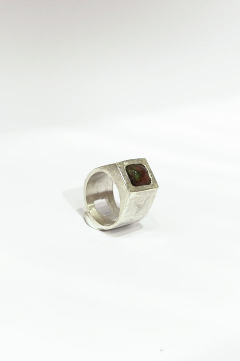 La bague Sertie de verre